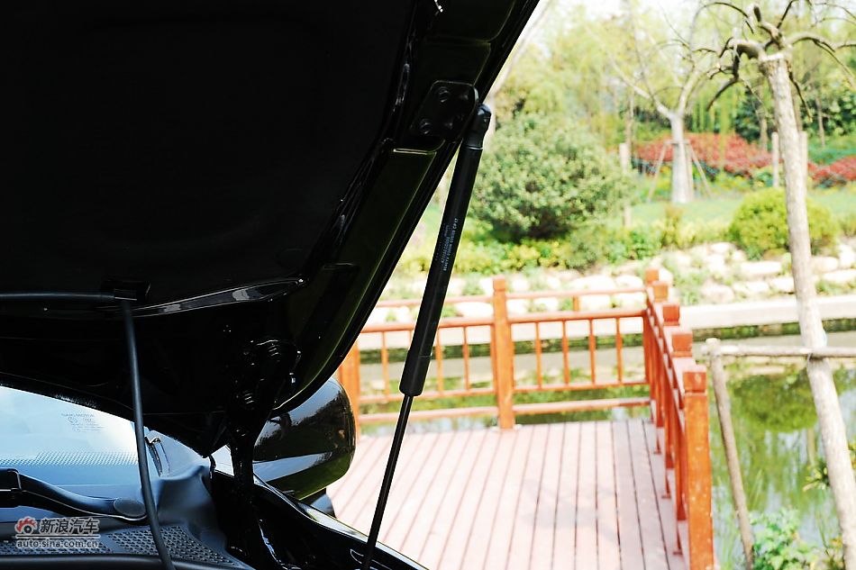 荣威W5实拍发动机舱与底盘