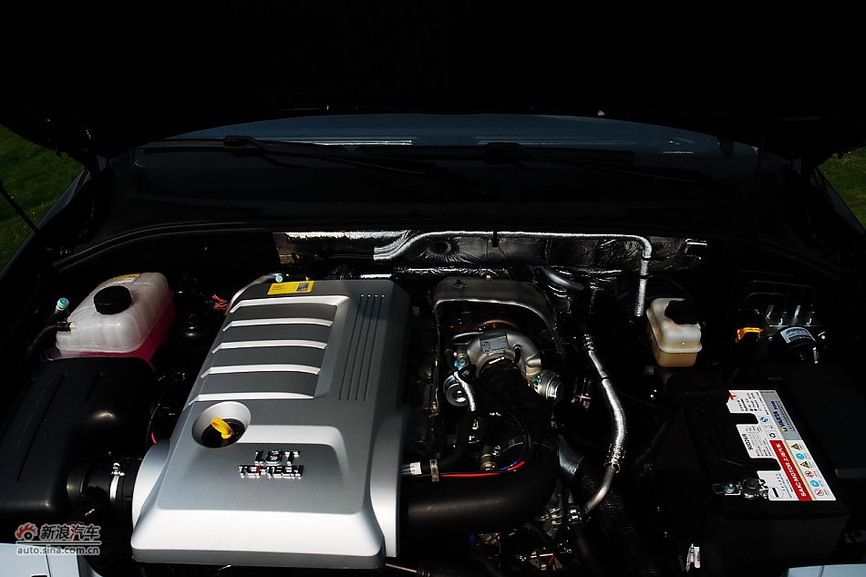 荣威W5实拍发动机舱与底盘