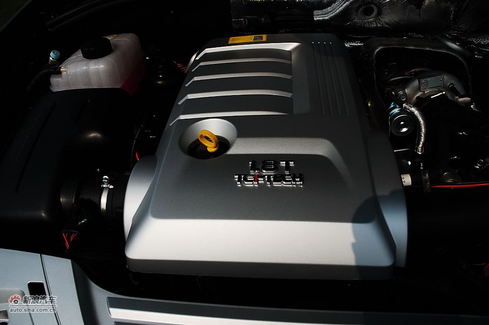 荣威W5实拍发动机舱与底盘