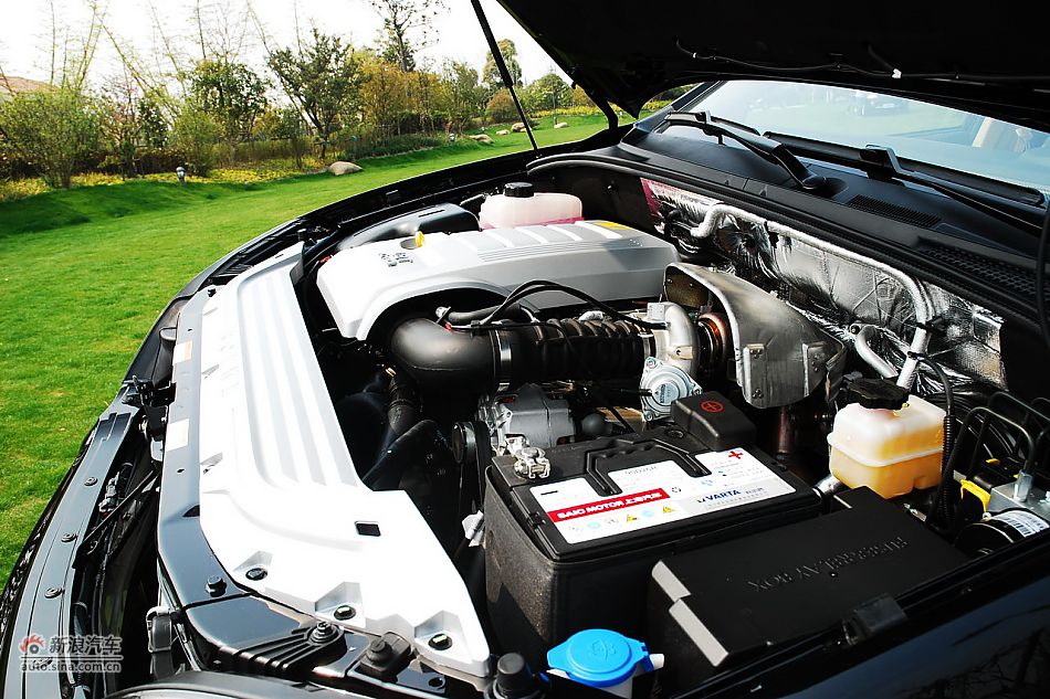 荣威W5实拍发动机舱与底盘