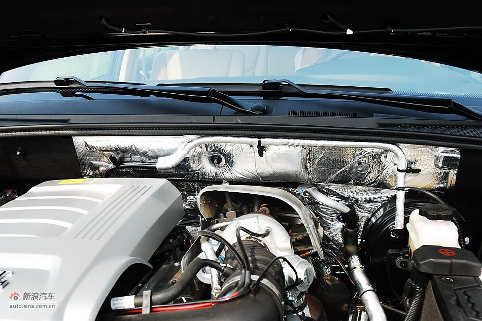 荣威W5实拍发动机舱与底盘