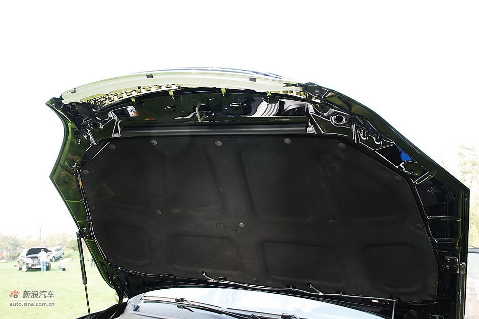 荣威W5实拍发动机舱与底盘