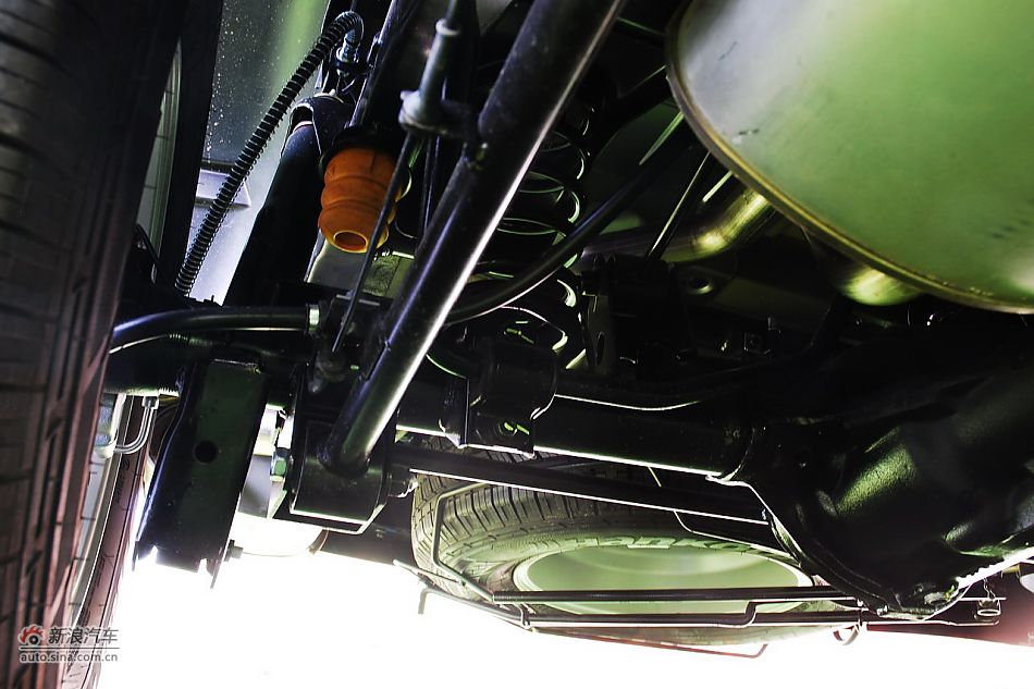 荣威W5实拍发动机舱与底盘