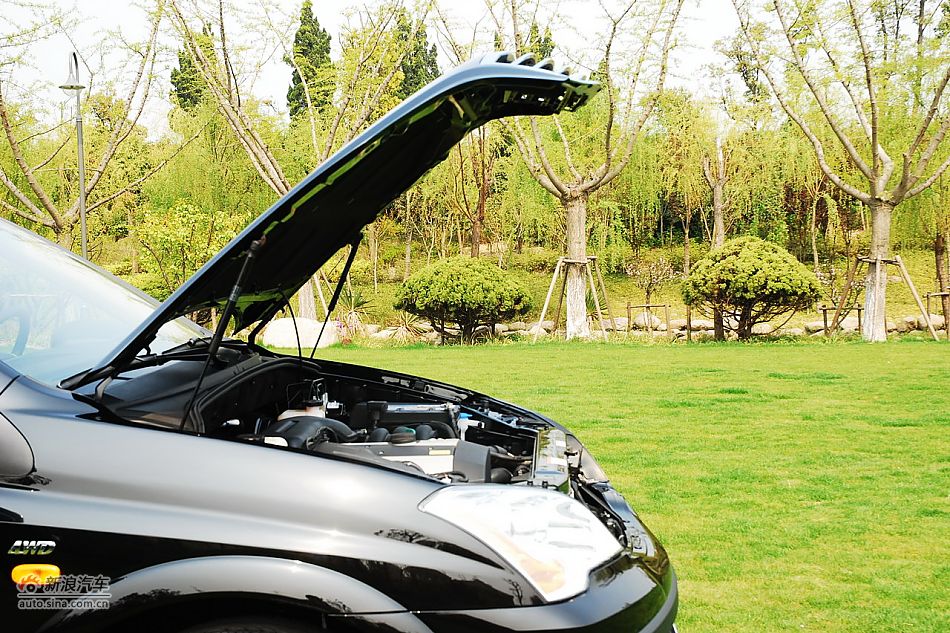 荣威W5实拍发动机舱与底盘