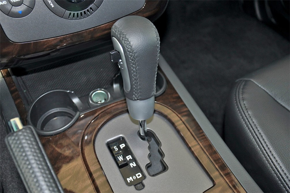 2013款 1.8T AT 4WD 行政版 内饰