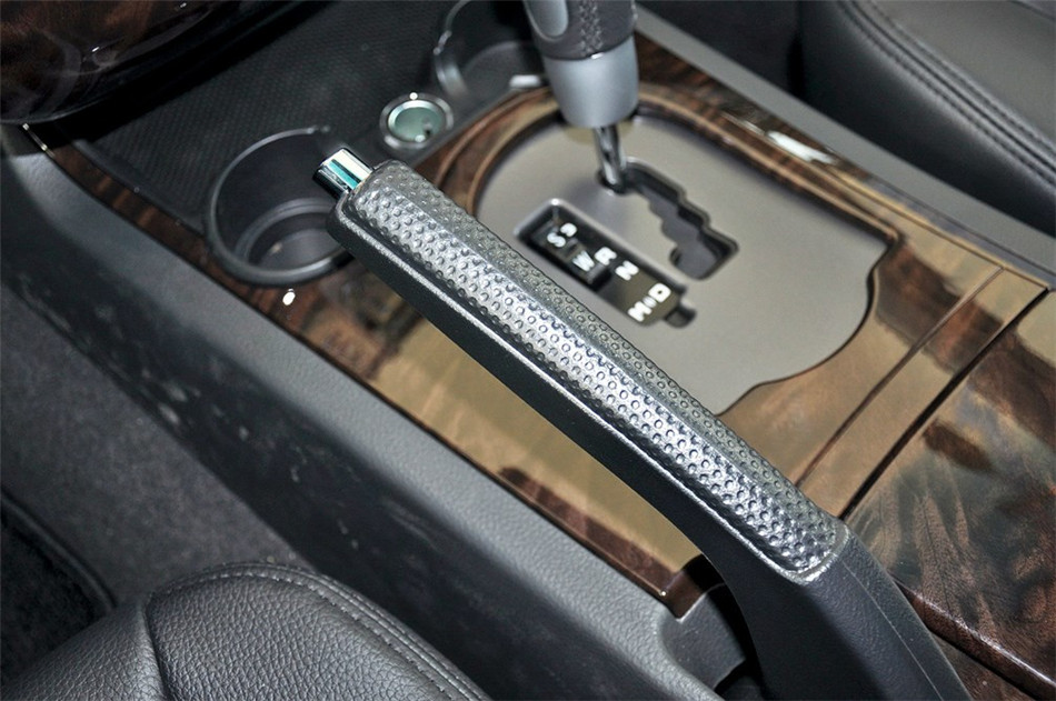 2013款 1.8T AT 4WD 行政版 内饰