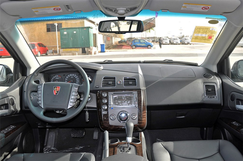 2013款 1.8T AT 4WD 行政版 内饰
