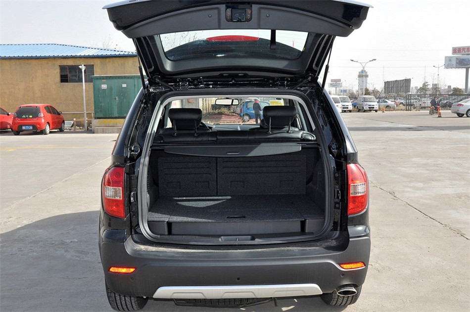 2013款 1.8T AT 4WD 行政版 座椅空间