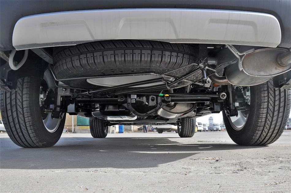 2013款 1.8T AT 4WD 行政版 引擎底盘