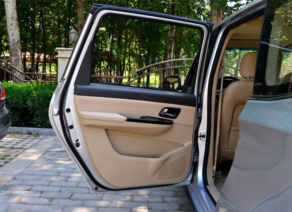 2016款 1.5L S1尊享型 座椅空间