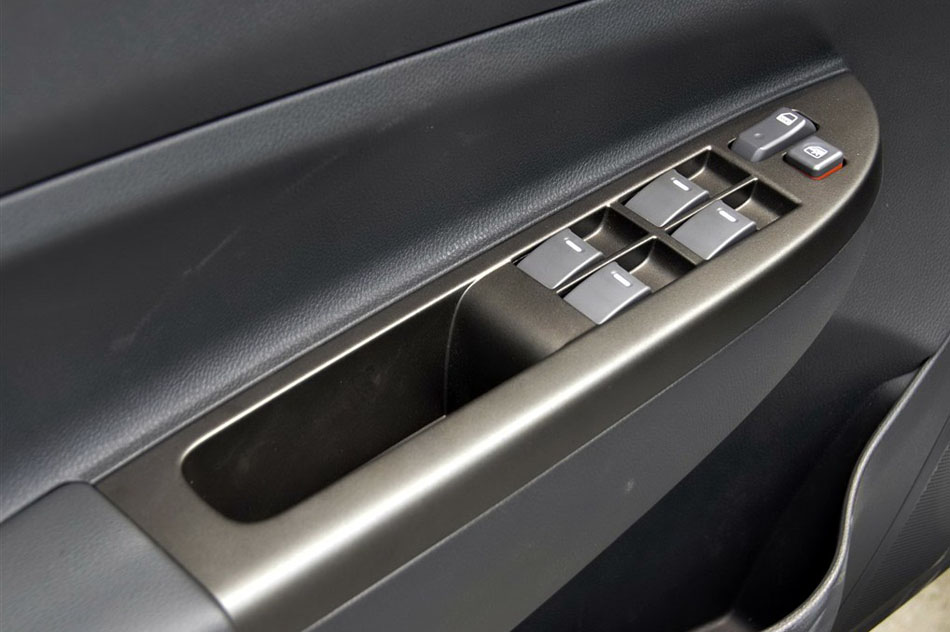 金刚 2014款 三厢 1.5L 手动尊贵型 座椅空间