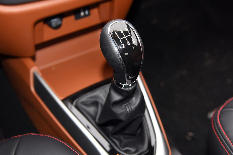 2016款 1.5L 手动精英型 国V 内饰