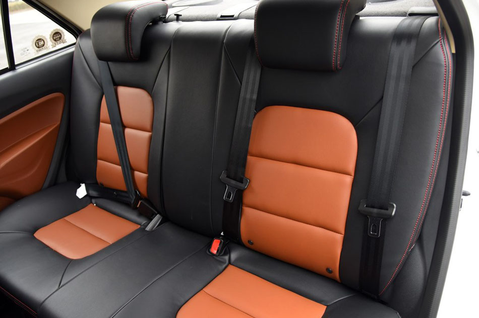 2016款 1.5L 手动精英型 国V 座椅空间