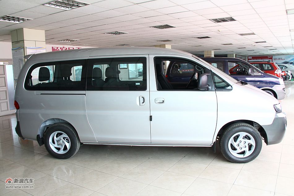 2011款瑞风穿梭2.0L汽油标准7座版