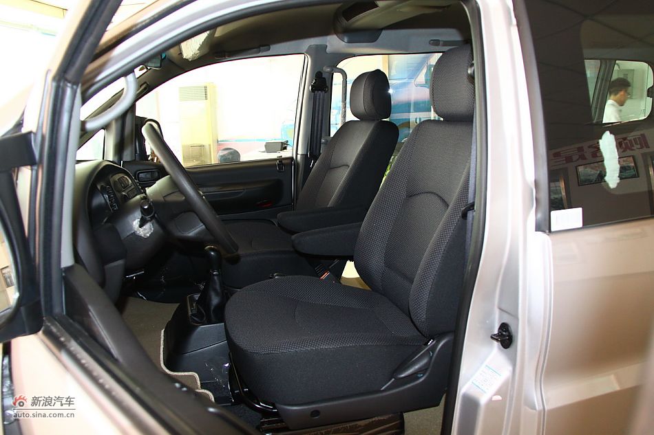 2011款瑞风穿梭2.0L汽油标准7座版