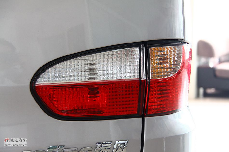 2011款瑞风穿梭2.0L汽油标准7座版