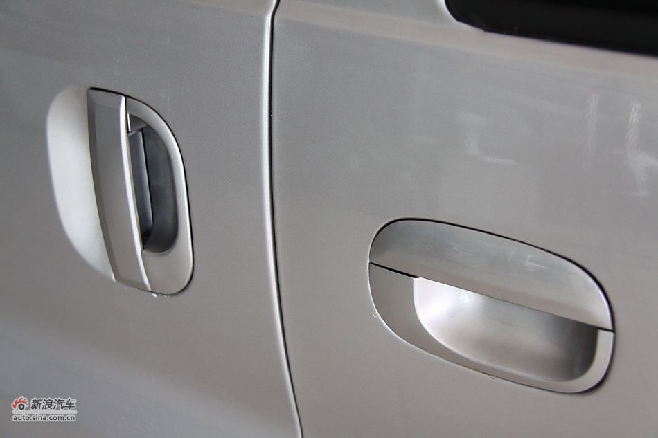 2011款瑞风穿梭2.0L汽油标准7座版