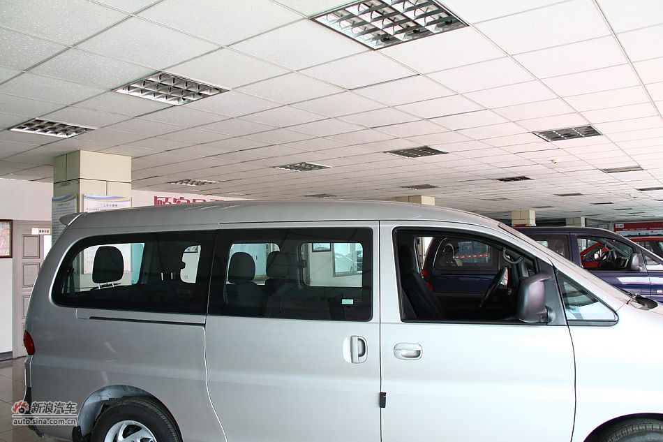 2011款瑞风穿梭2.0L汽油标准7座版