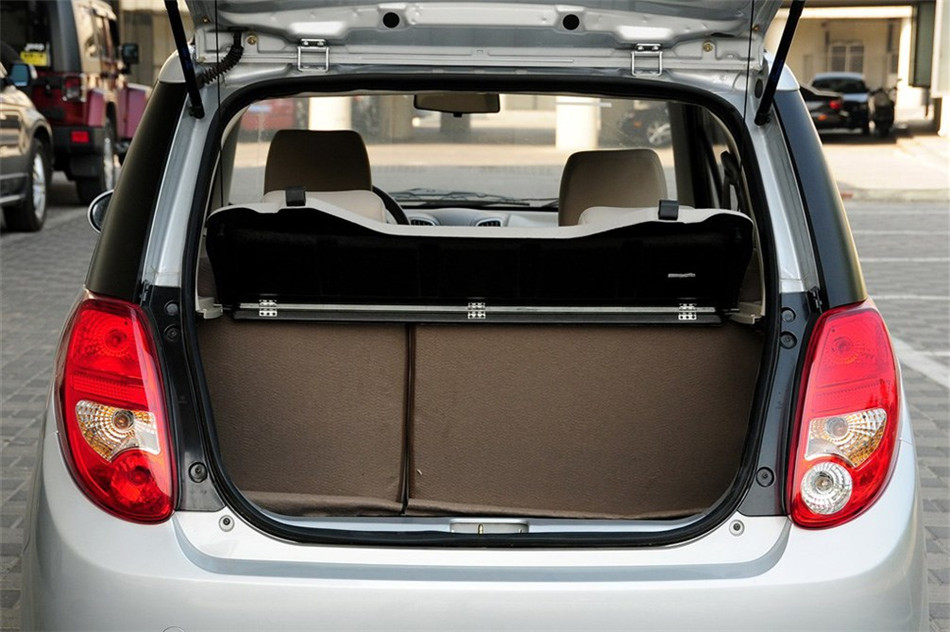 爱尚 2012款 1.0L MT 豪华型 空间