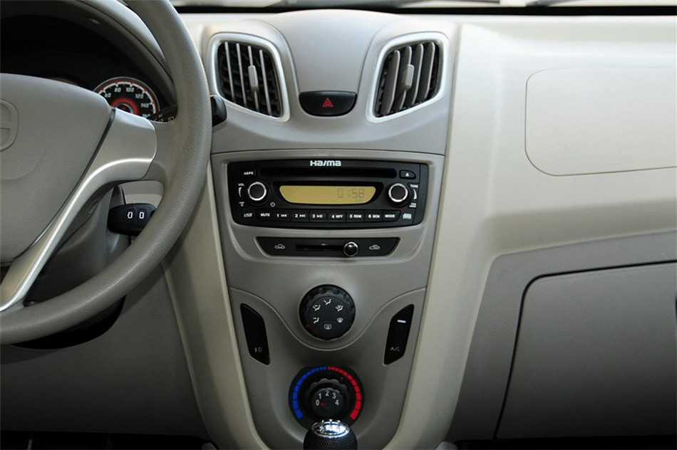 爱尚 2012款 1.0L MT 豪华型 内饰 