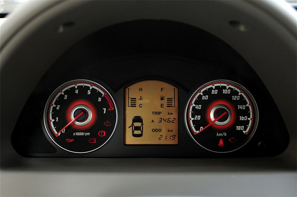 爱尚 2012款 1.0L MT 豪华型 内饰 