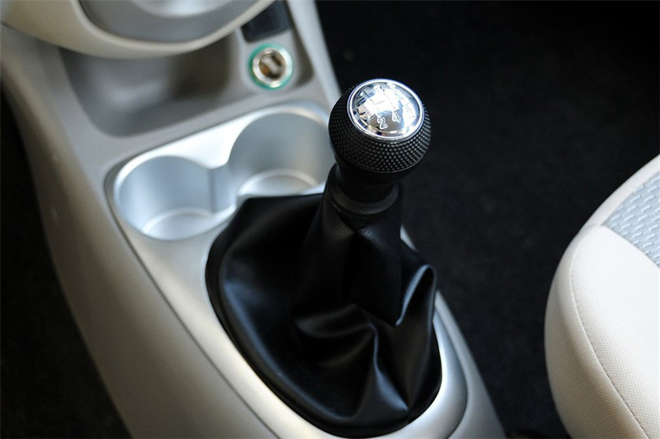 爱尚 2012款 1.0L MT 豪华型 内饰 