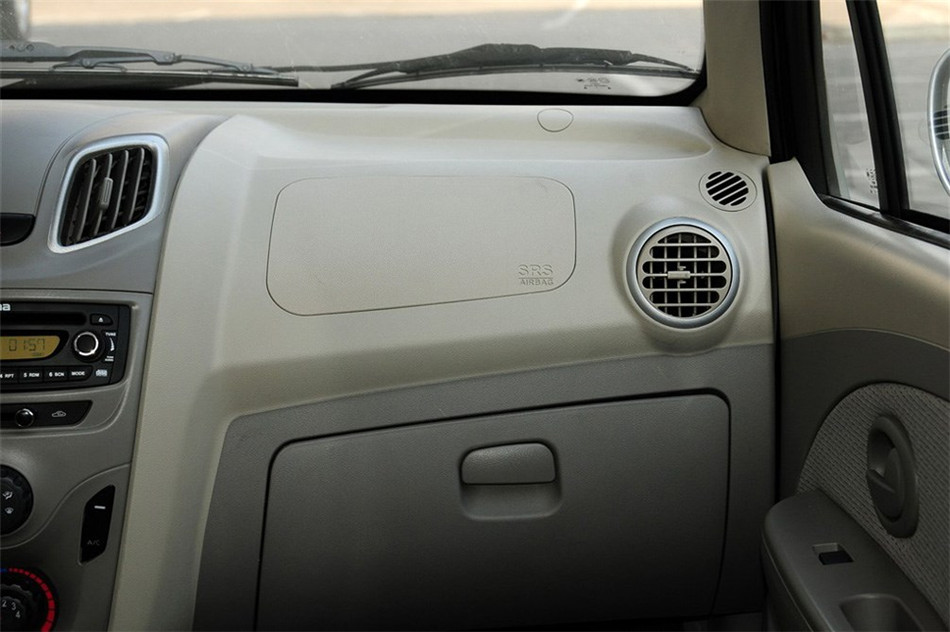 爱尚 2012款 1.0L MT 豪华型 内饰 