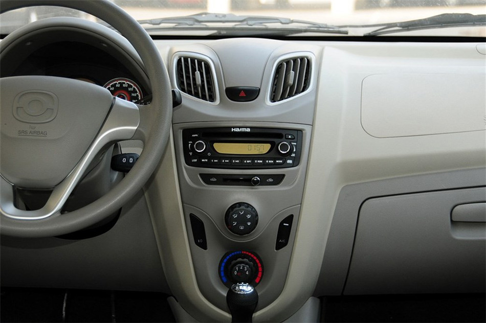 爱尚 2012款 1.0L MT 豪华型 内饰 