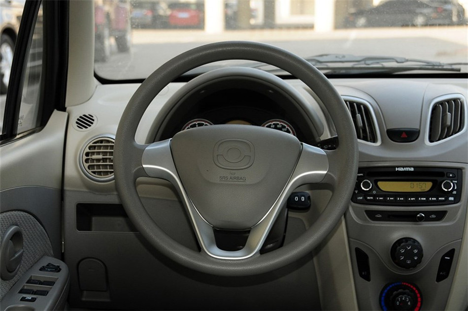 爱尚 2012款 1.0L MT 豪华型 内饰 