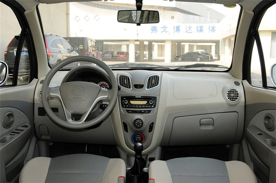爱尚 2012款 1.0L MT 豪华型 内饰 