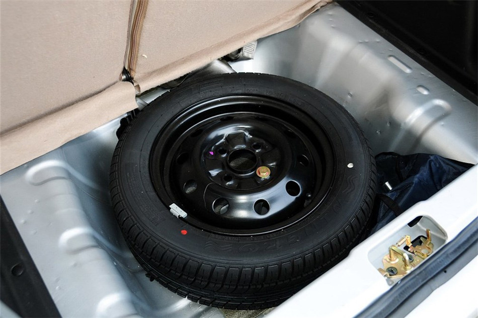 爱尚 2012款 1.0L MT 豪华型 细节