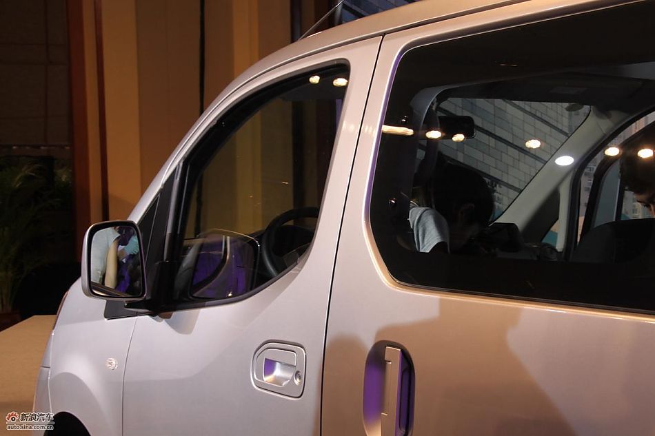 郑州日产NV200外观