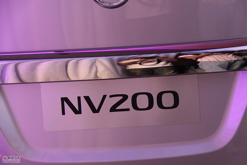 郑州日产NV200外观