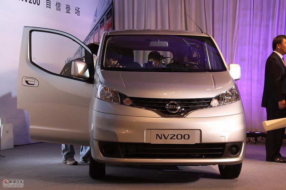 郑州日产NV200外观
