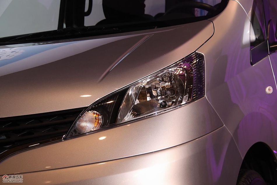 郑州日产NV200外观