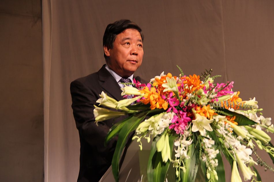 中国汽车工程学会常务副理事长付于武致辞