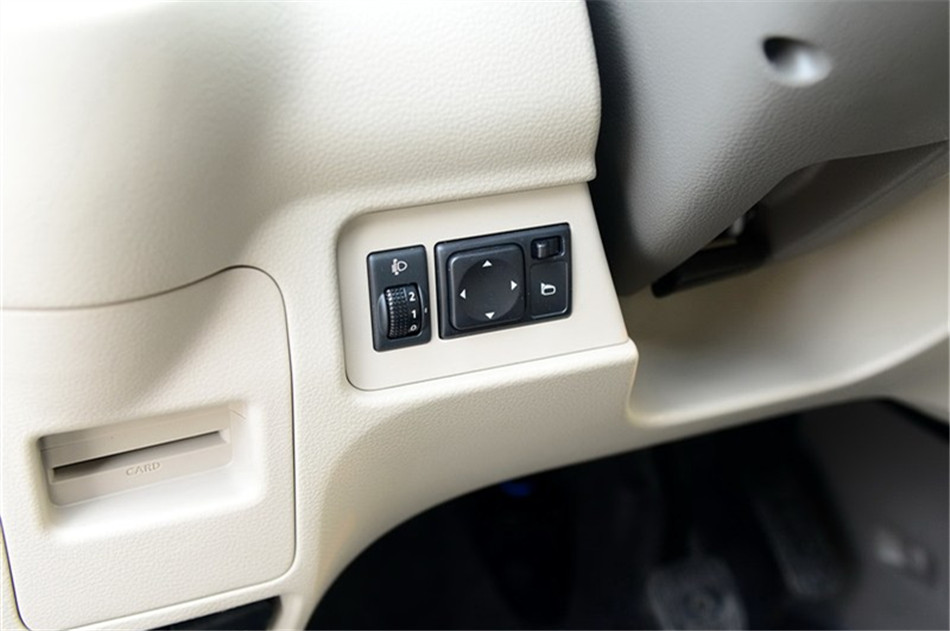 2014款NV200 1.6L自动尊贵型 国IV