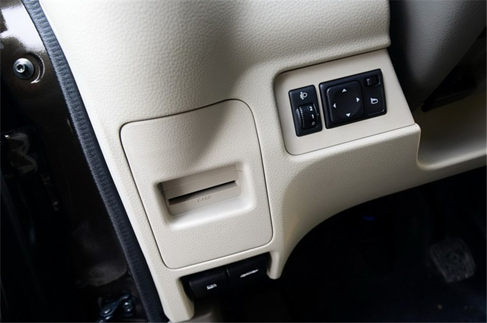 2014款NV200 1.6L自动尊贵型 国IV