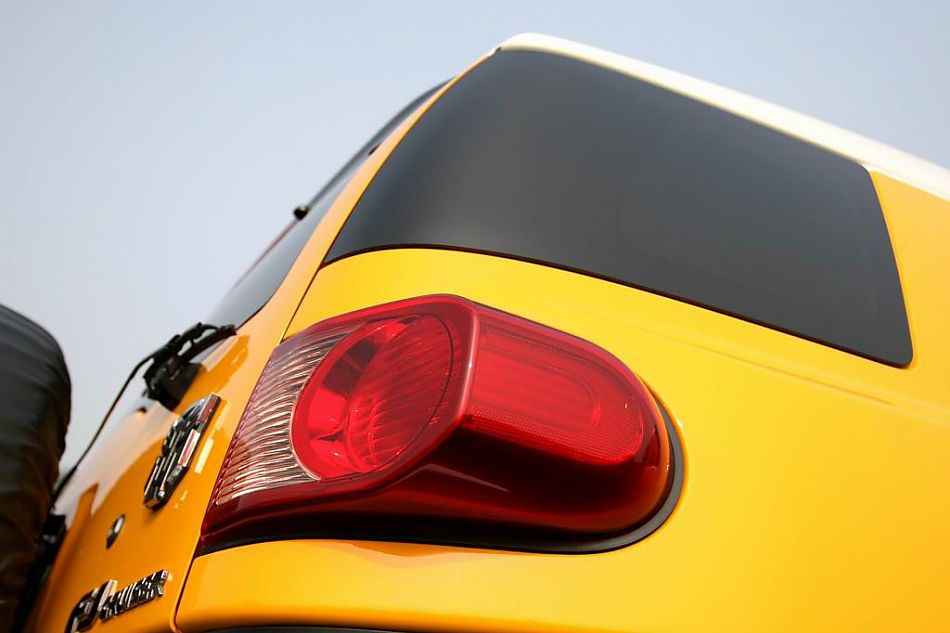 FJ酷路泽外观细节