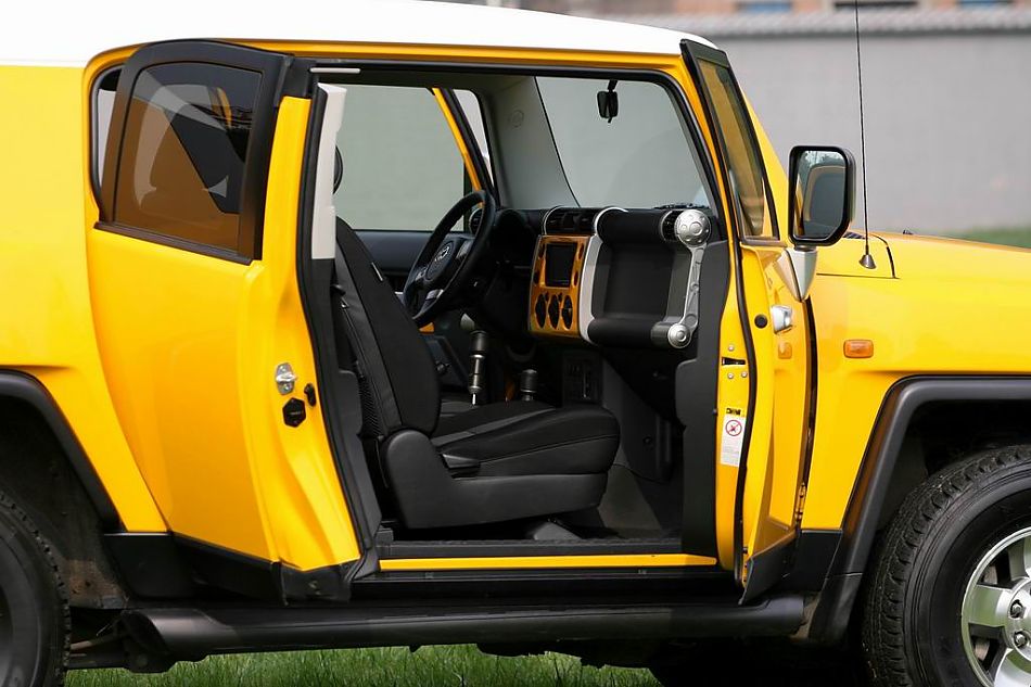 FJ酷路泽外观细节