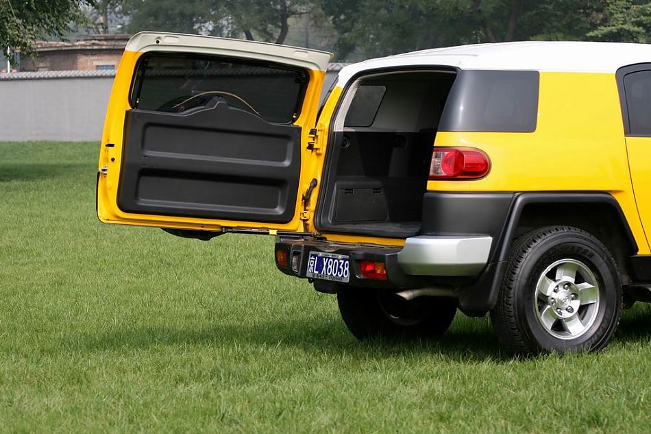 FJ酷路泽外观细节