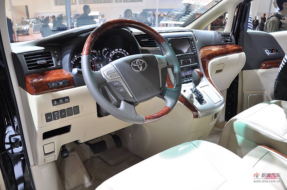 丰田埃尔法alphard