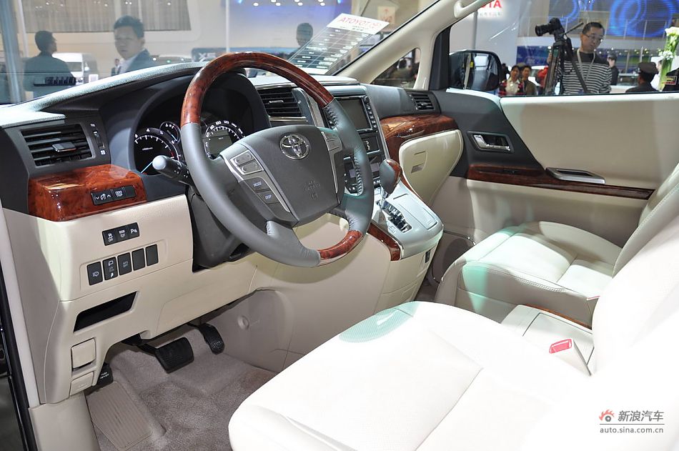 丰田埃尔法alphard