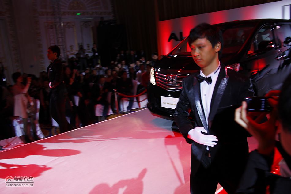 埃尔法上市现场图