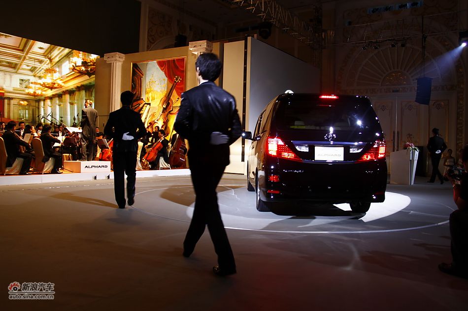 埃尔法上市现场图