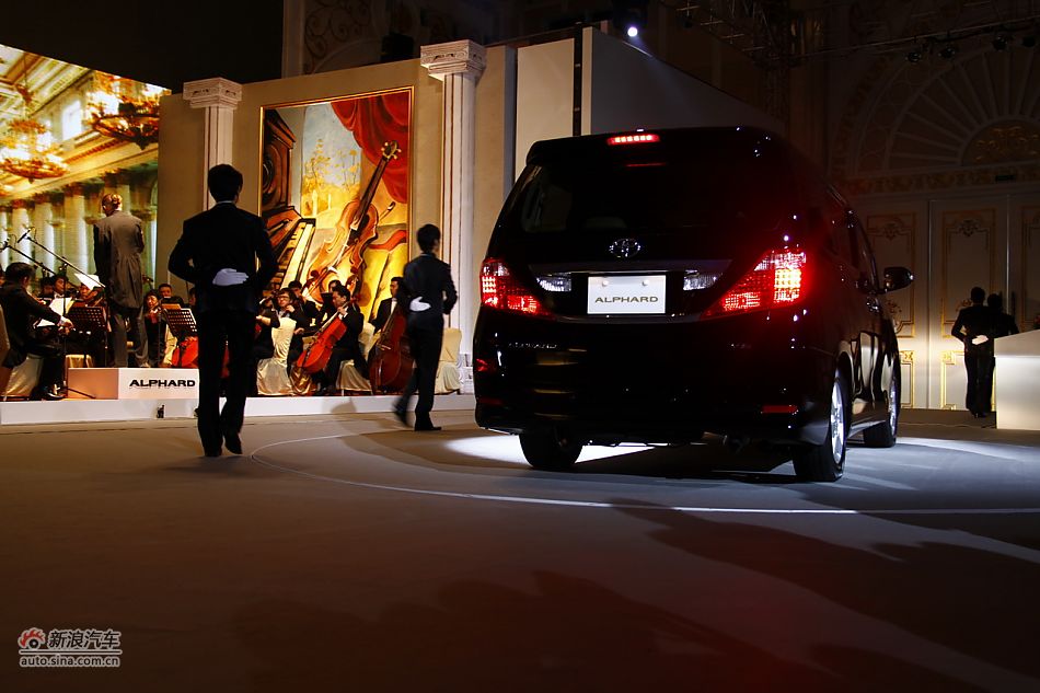 埃尔法上市现场图