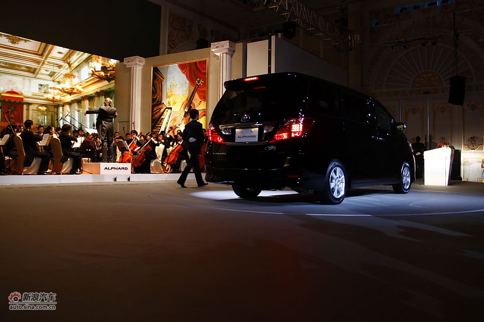 埃尔法上市现场图