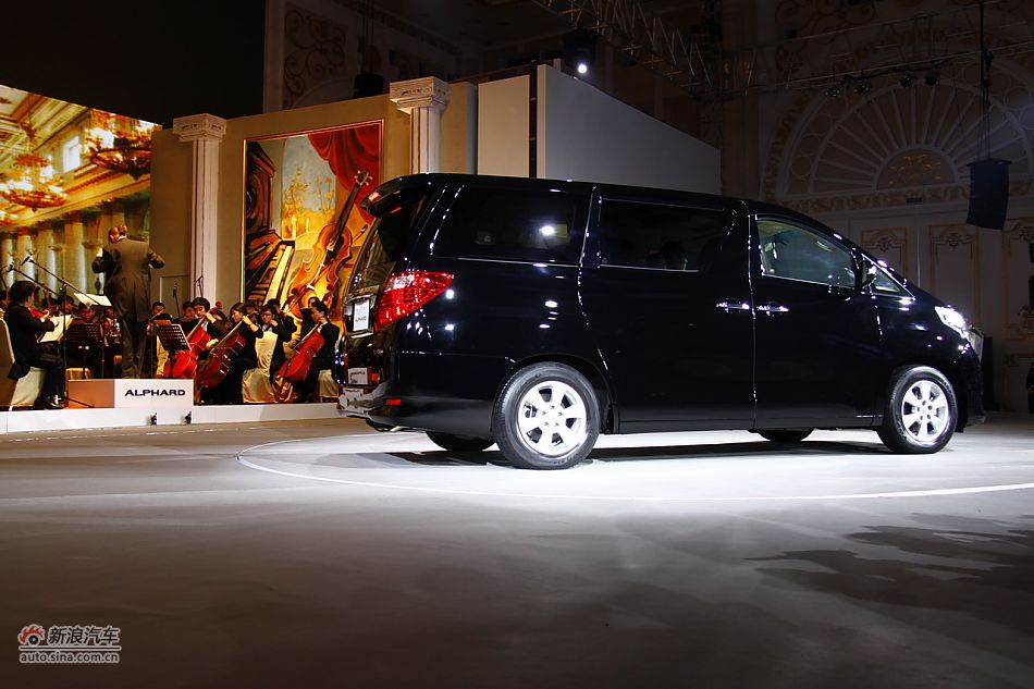 埃尔法上市现场图