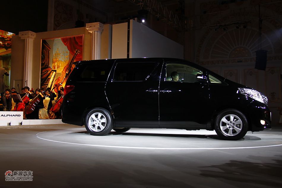 埃尔法上市现场图