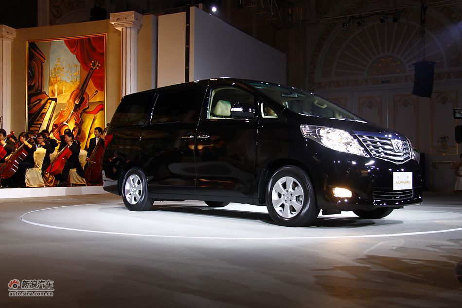 埃尔法上市现场图